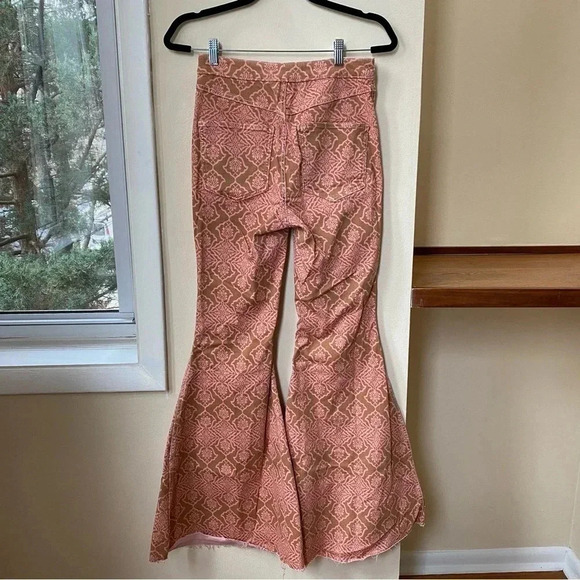 NWT Free People Throw It Back Reversible Flare Jeans in Pink Brown Printed 26 - Picture 8 of 15